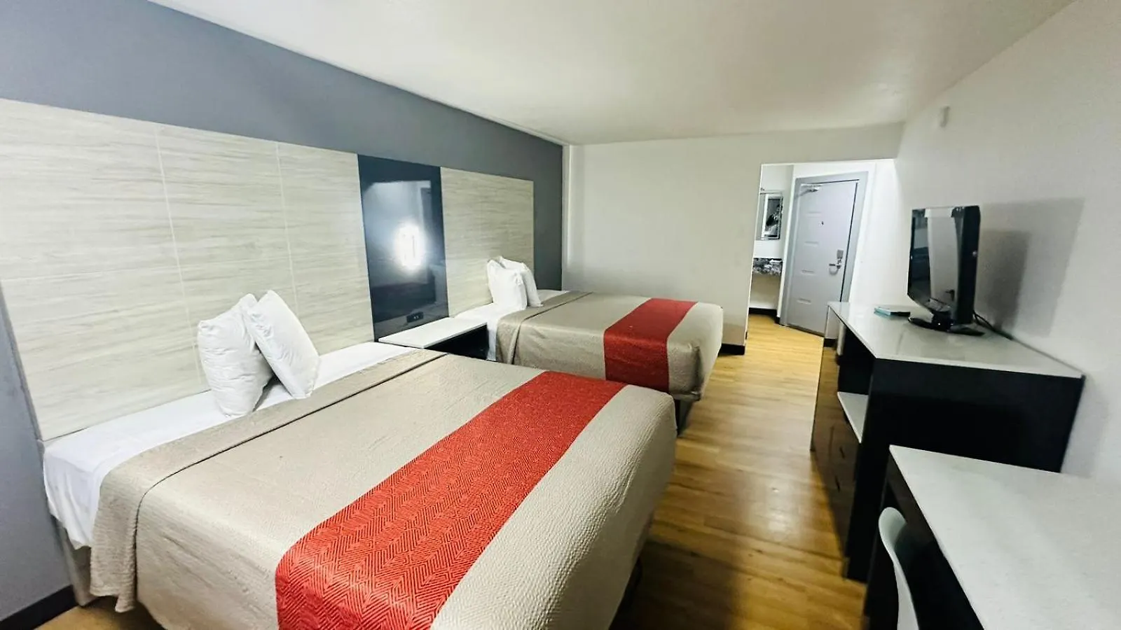 Evergreen Inn & Suites Portland (Adults Only) Motel