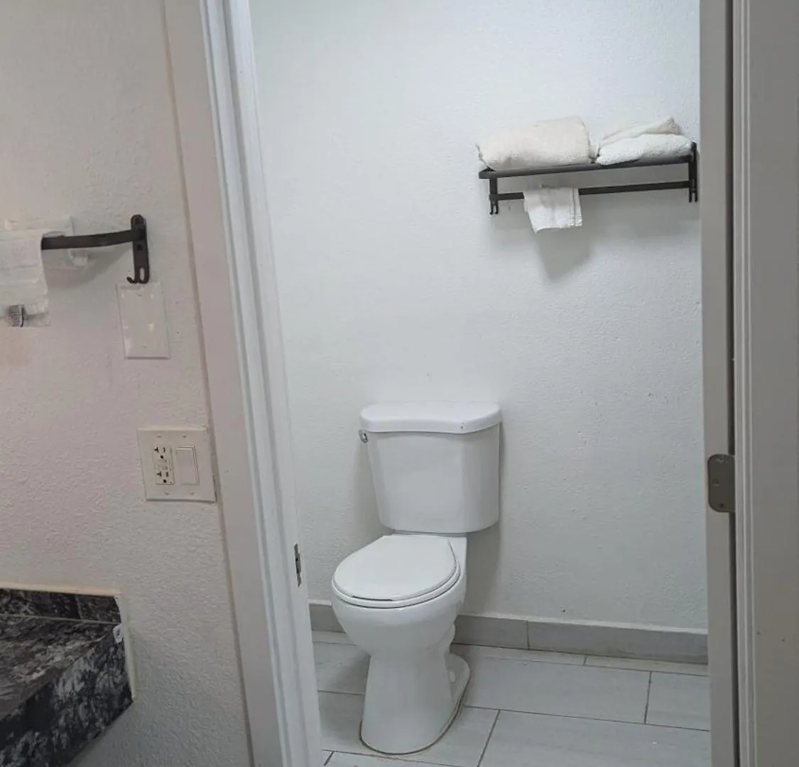 Motel Evergreen Inn & Suites Portland (Adults Only)